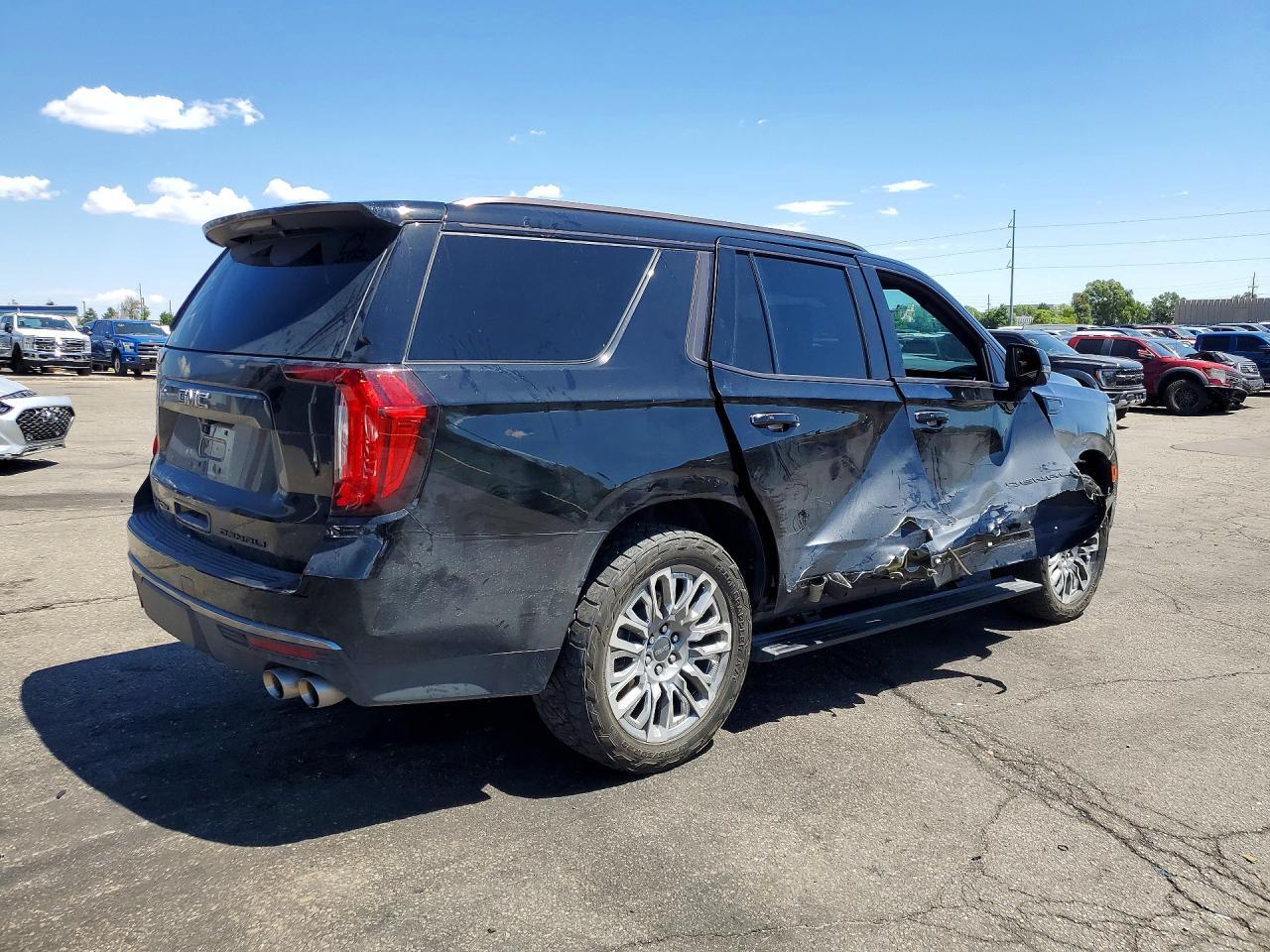 2023 GMC Yukon Denali Ultimate - zdjęcie 3