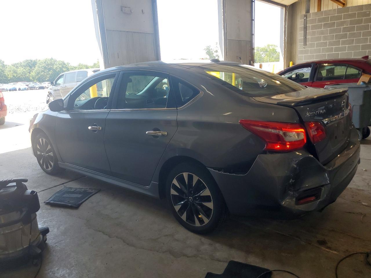 2019 Nissan Sentra Sr - zdjęcie 2