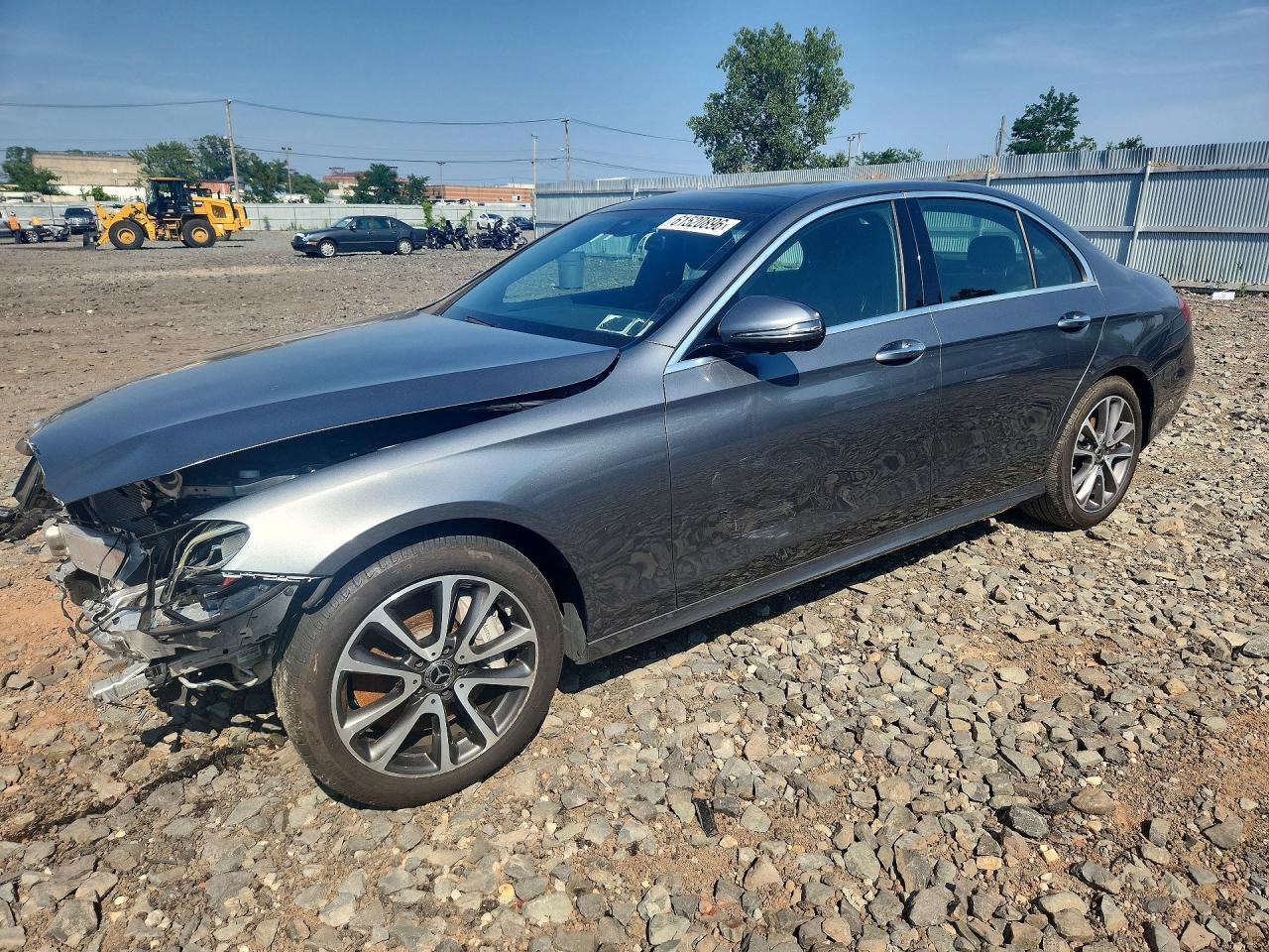 2020 Mercedes-Benz E - zdjęcie główne
