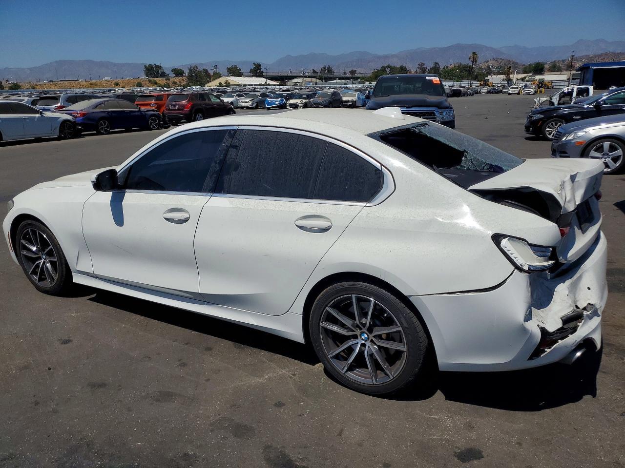 2020 BMW 330I - zdjęcie 2