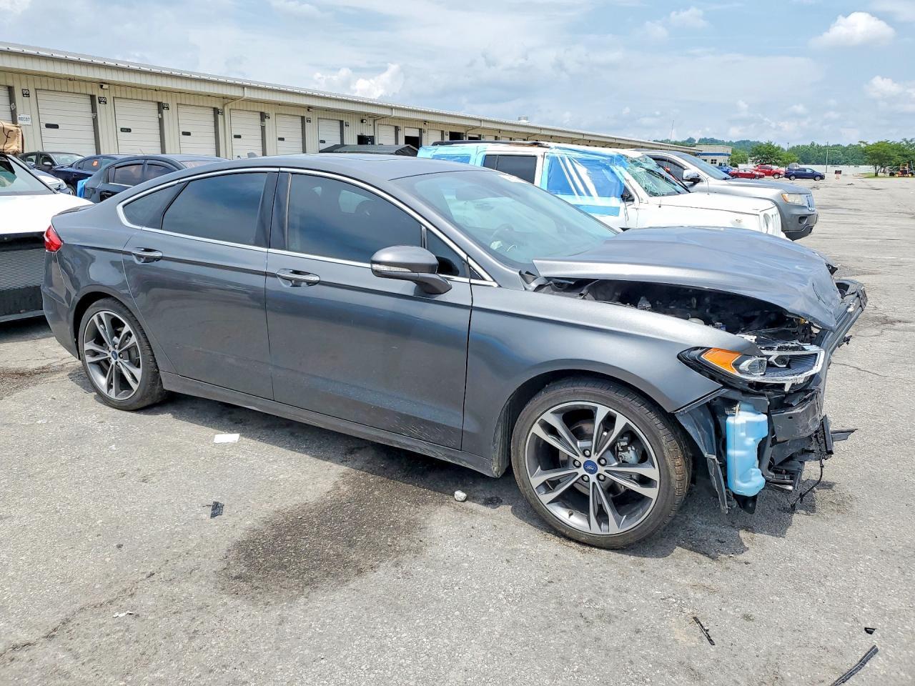 2020 Ford Fusion Titanium - zdjęcie 4