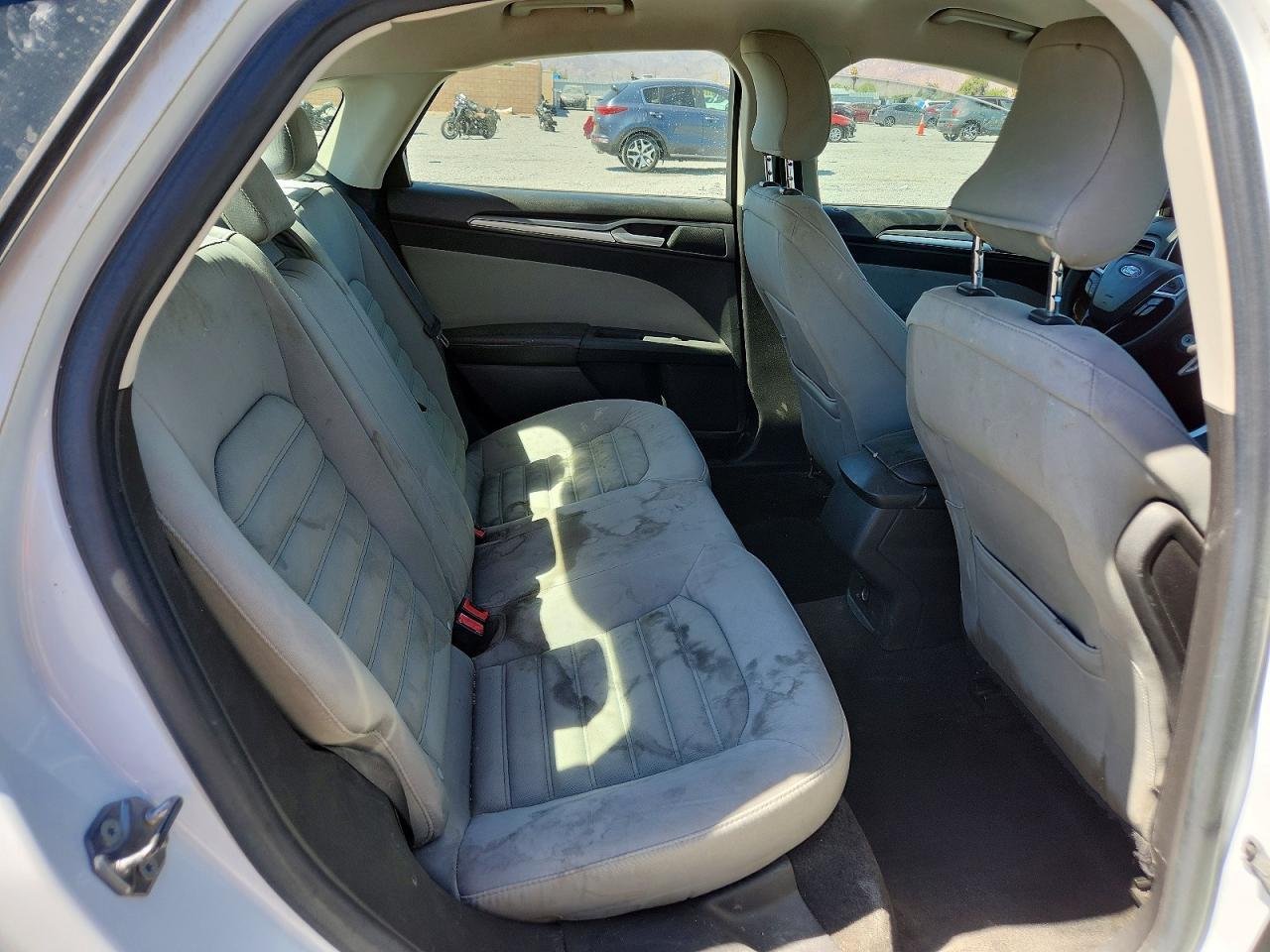 2015 Ford Fusion S - zdjęcie 10