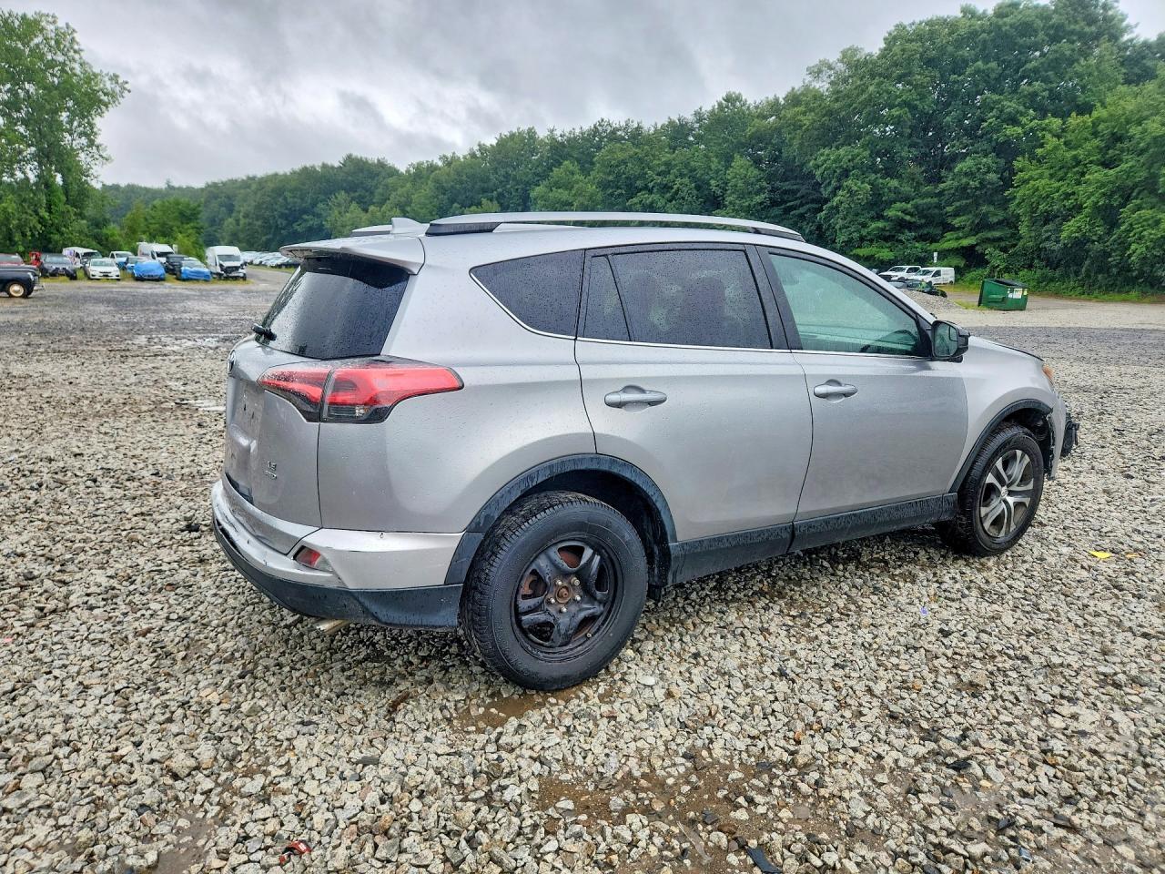 2017 Toyota Rav4 Le - zdjęcie 3