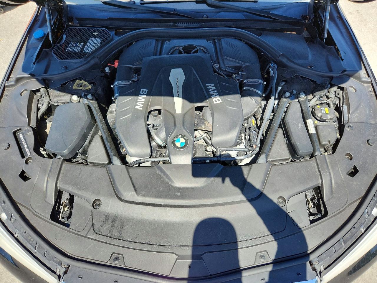 2016 BMW Seria 7 750i - zdjęcie 11