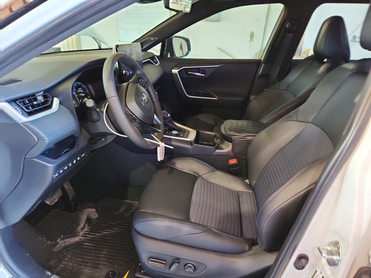2025 Toyota Rav4 Xse - zdjęcie 7