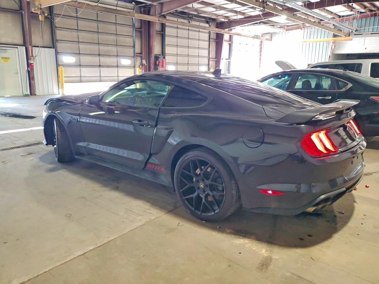 2022 Ford Mustang Gt - zdjęcie 2
