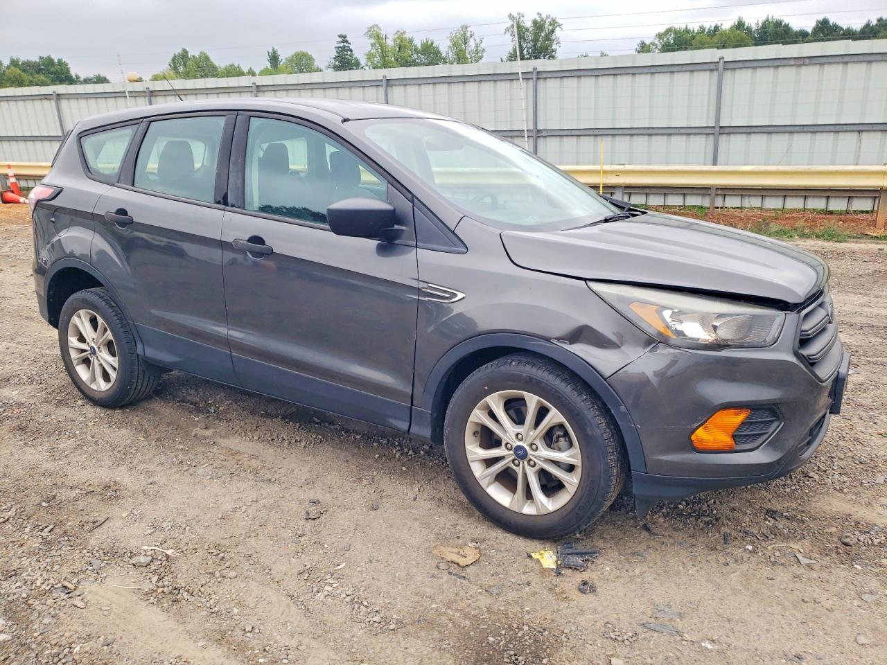 2018 Ford Escape S - zdjęcie 4