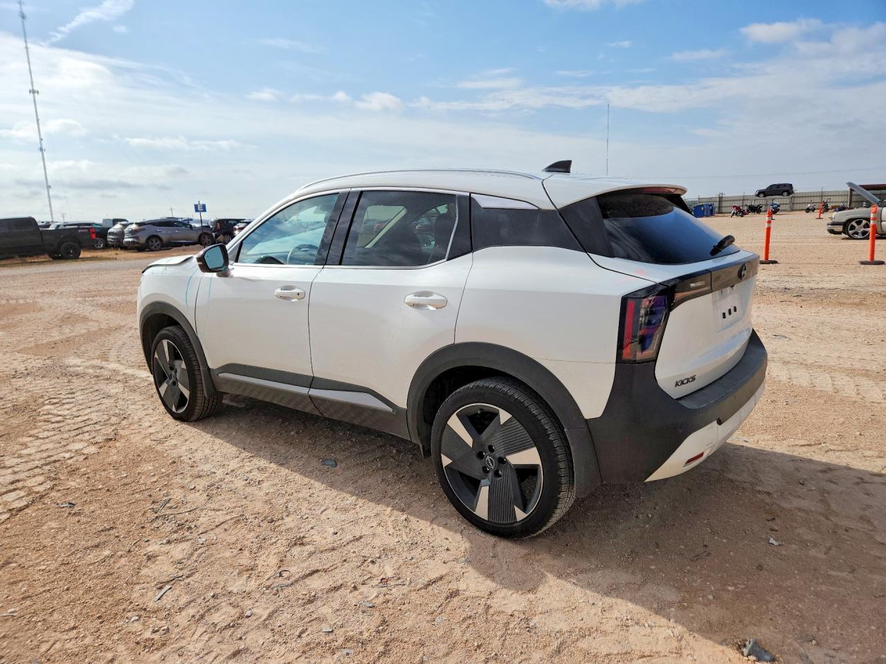 2026 Nissan Kicks Sr - zdjęcie 2