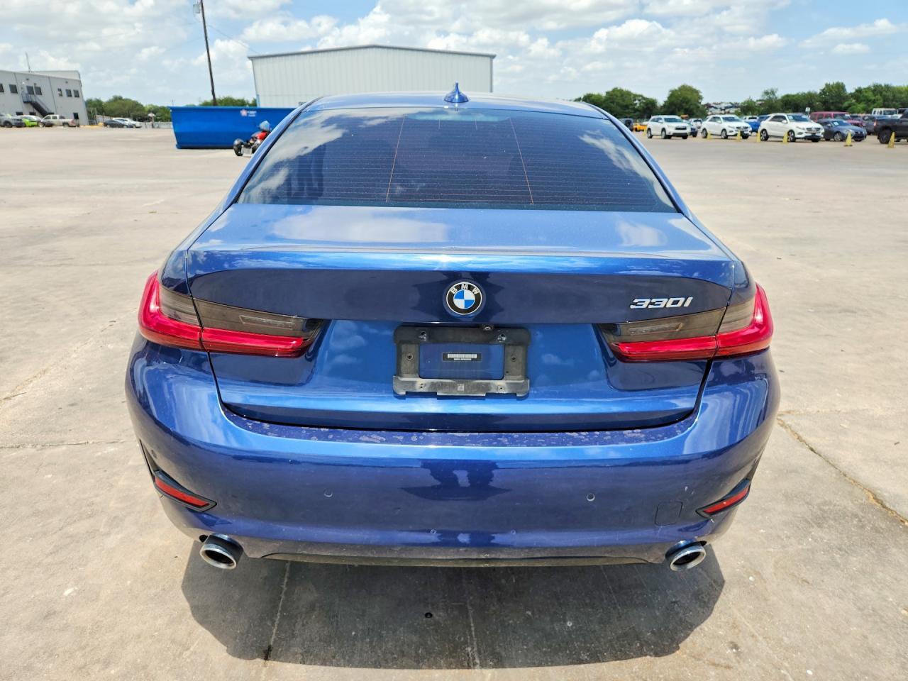 2022 BMW 330I - zdjęcie 6