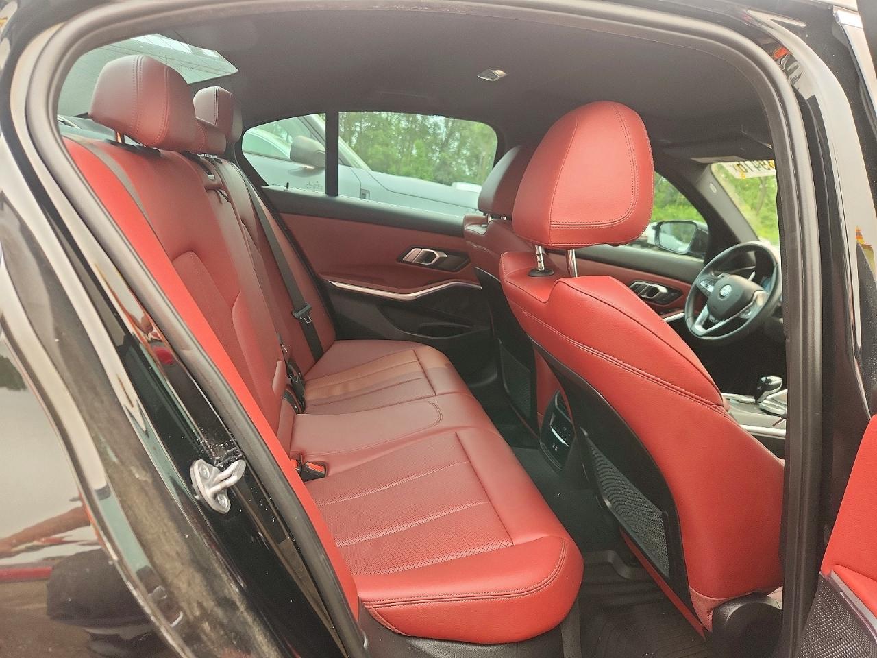 2022 BMW Seria 3 330i - zdjęcie 10