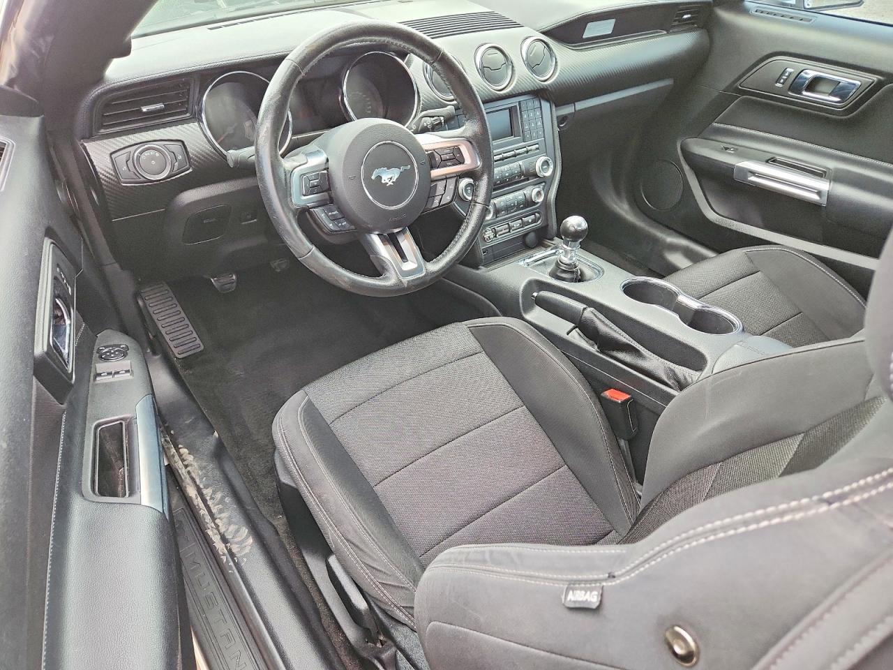 2017 Ford Mustang - zdjęcie 8