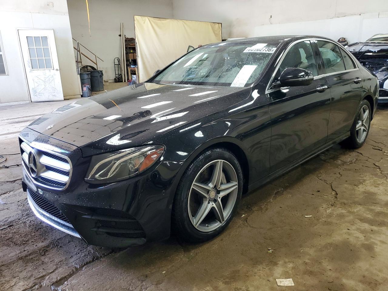 2017 Mercedes-Benz E 300 4Matic - zdjęcie główne