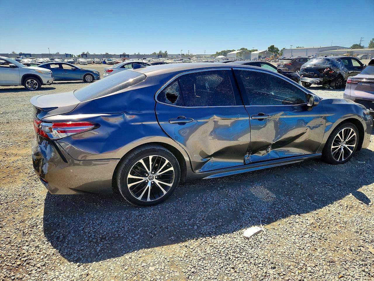 2019 Toyota Camry Se - zdjęcie 3