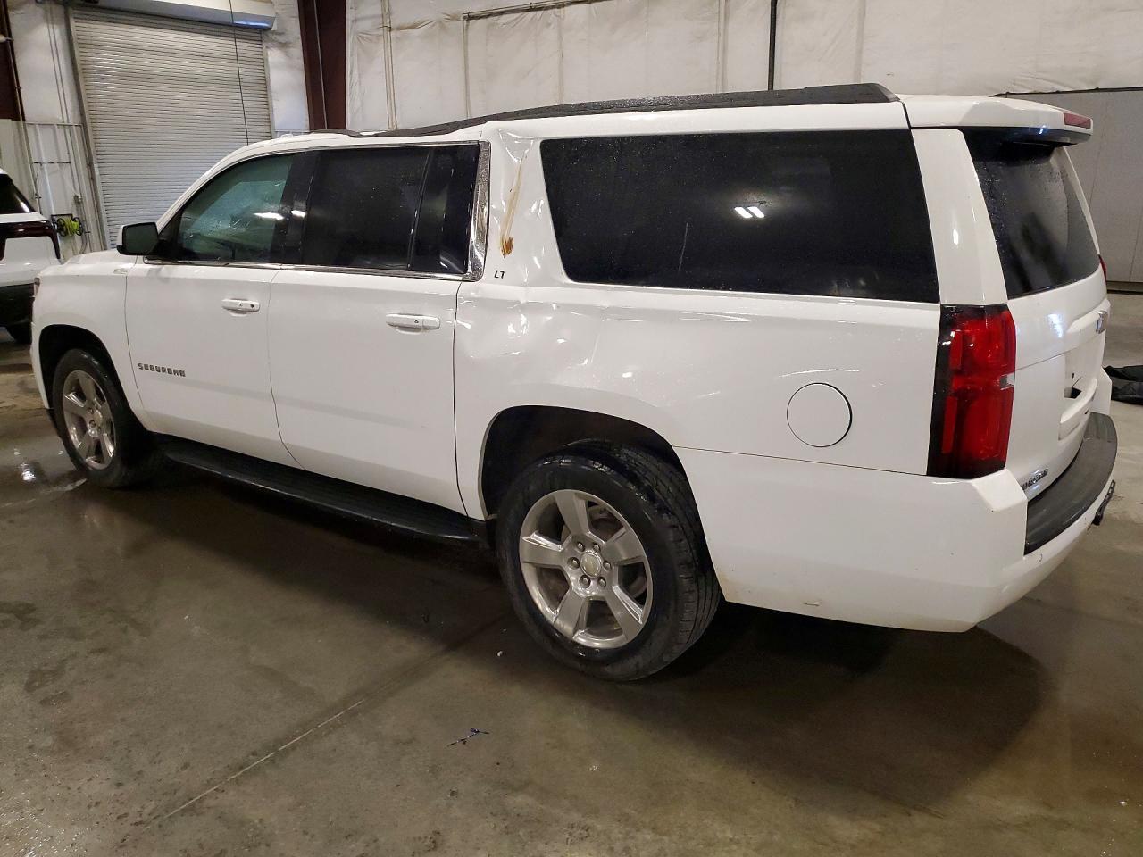 2020 Chevrolet Suburban K1500 Lt - zdjęcie 2