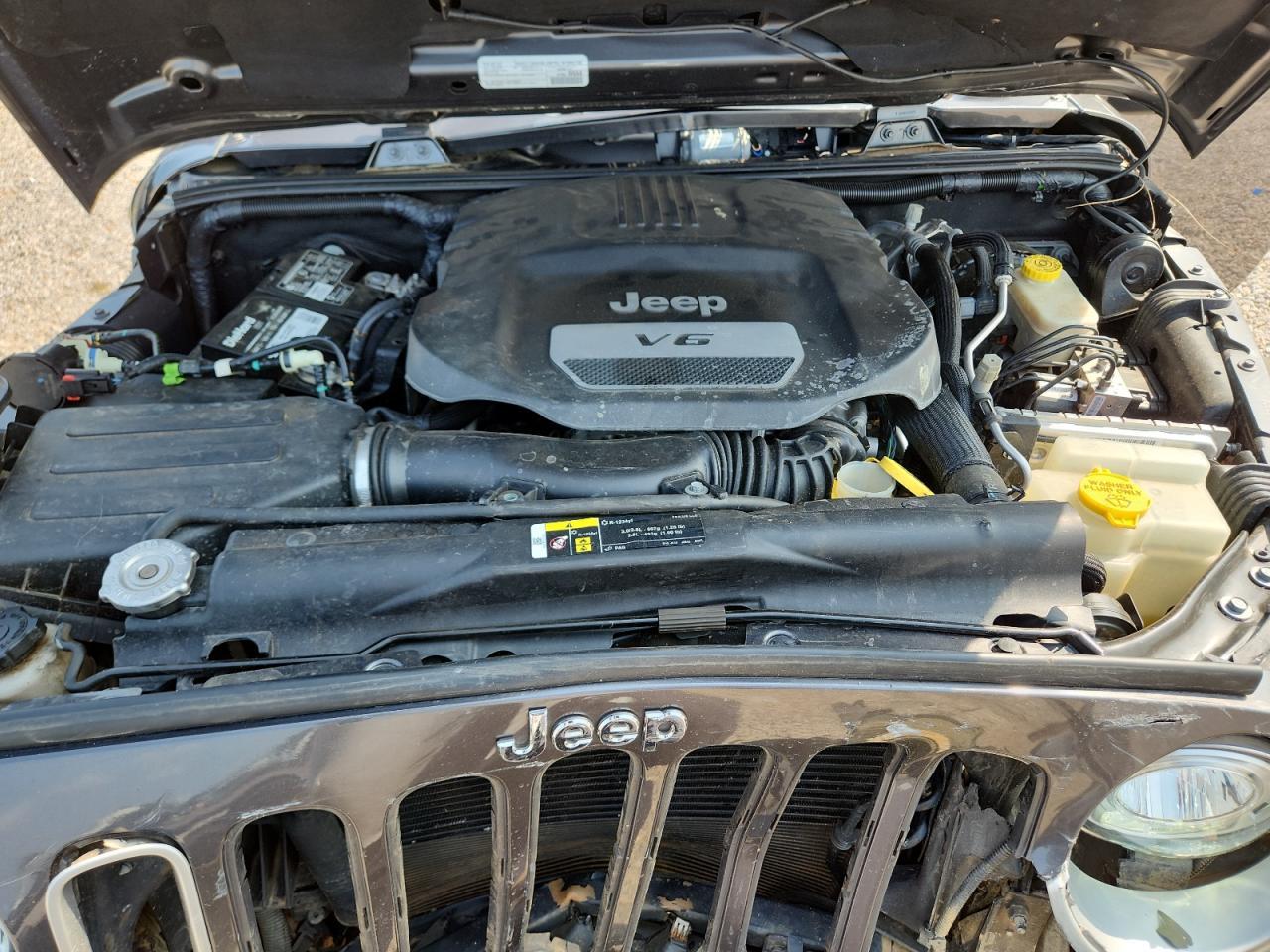 2017 Jeep Wrangler Unlimited Sahara - zdjęcie 12