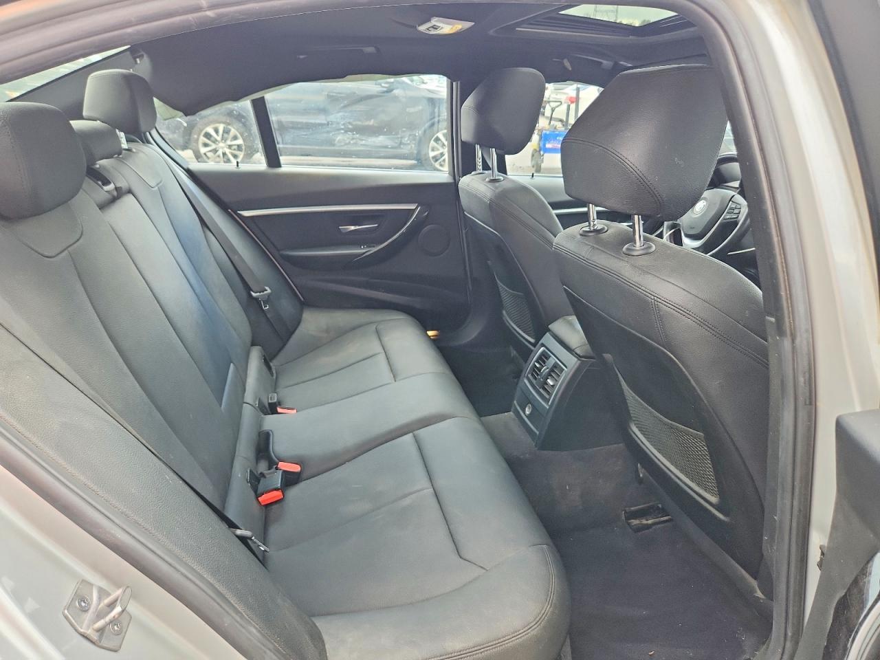 2018 BMW Seria 3 330i - zdjęcie 10