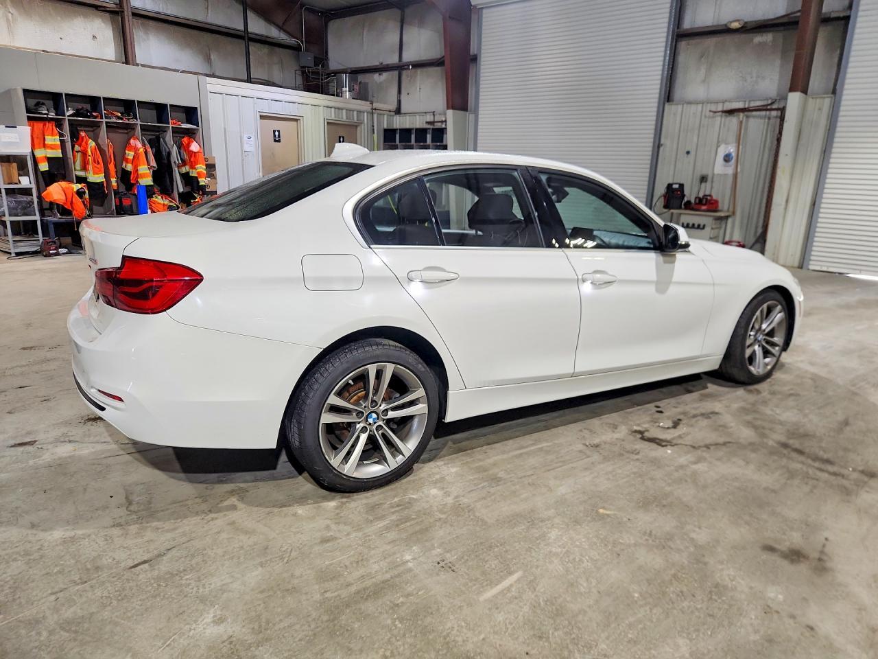 2018 BMW 330 Xi - zdjęcie 3