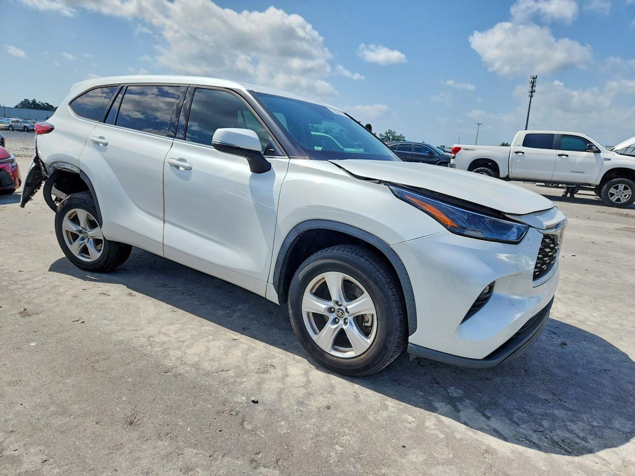 2022 Toyota Highlander Le - zdjęcie 4