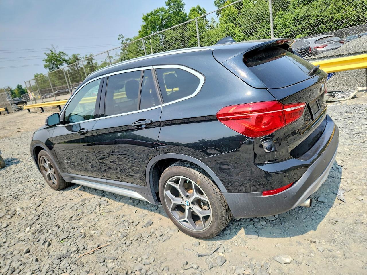 2016 BMW X1 xDrive28I - zdjęcie 2