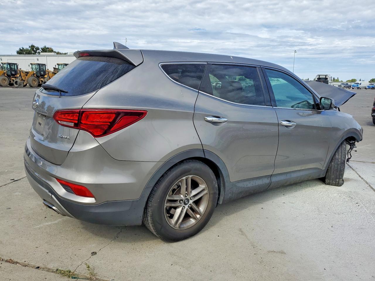 2017 Hyundai Santa Fe Sport 2.4L - zdjęcie 3