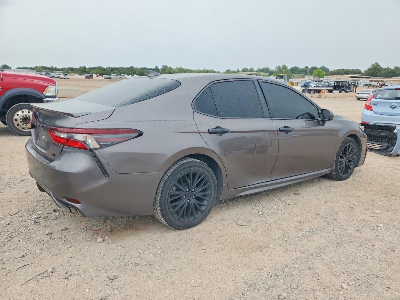2021 Toyota Camry Se - zdjęcie 3