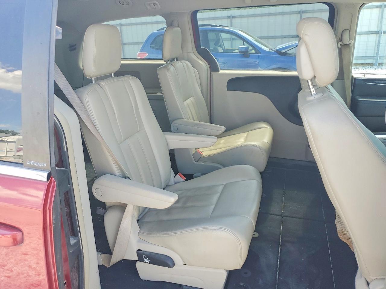 2013 Chrysler Town & Country Touring - zdjęcie 11