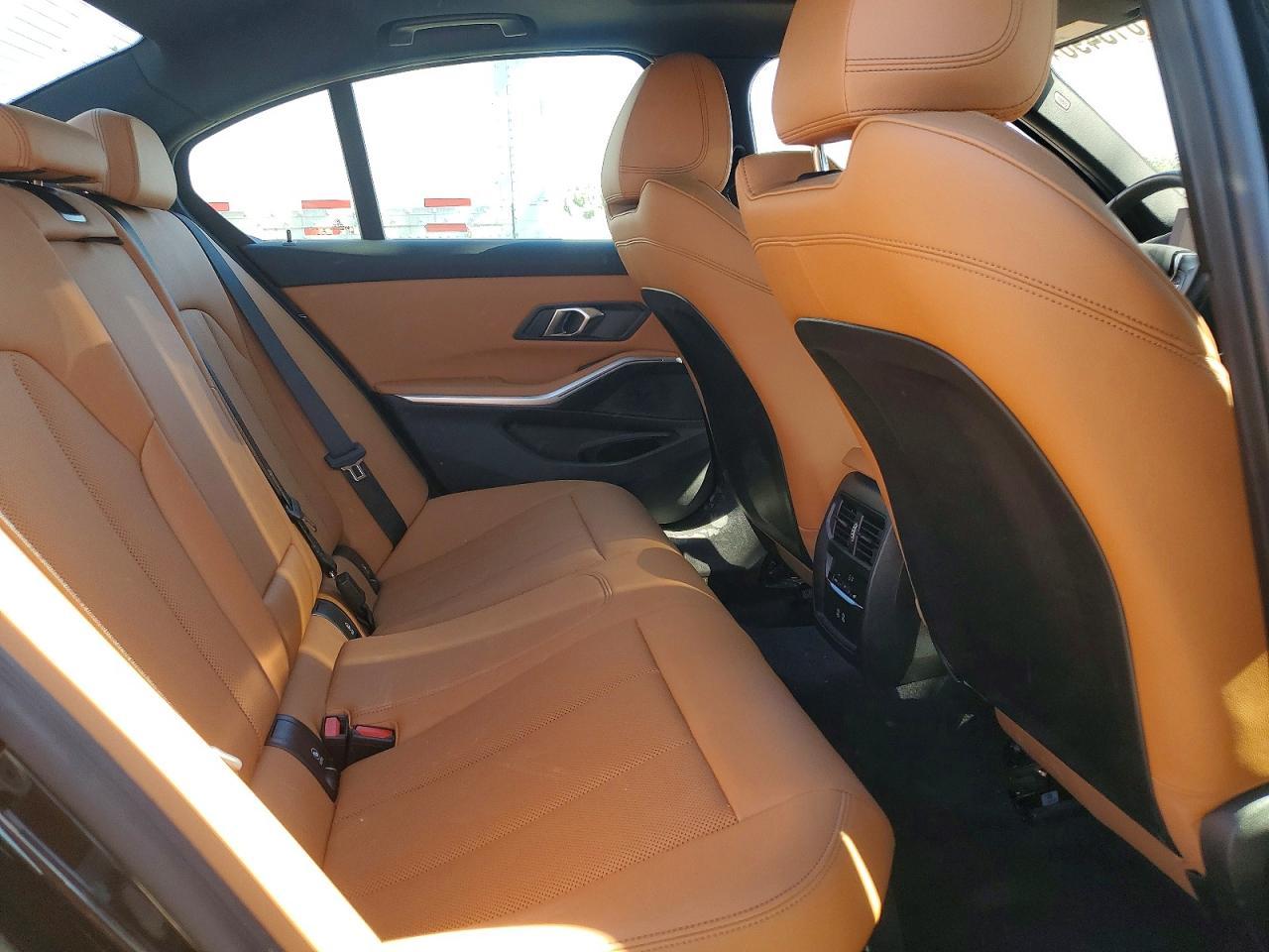 2024 BMW 330I - zdjęcie 10