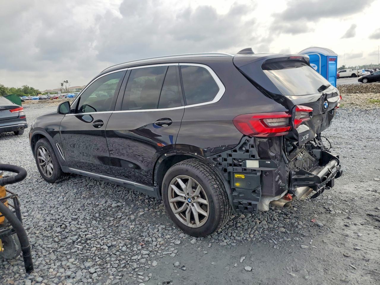 2021 BMW X5 xDrive40I - zdjęcie 2