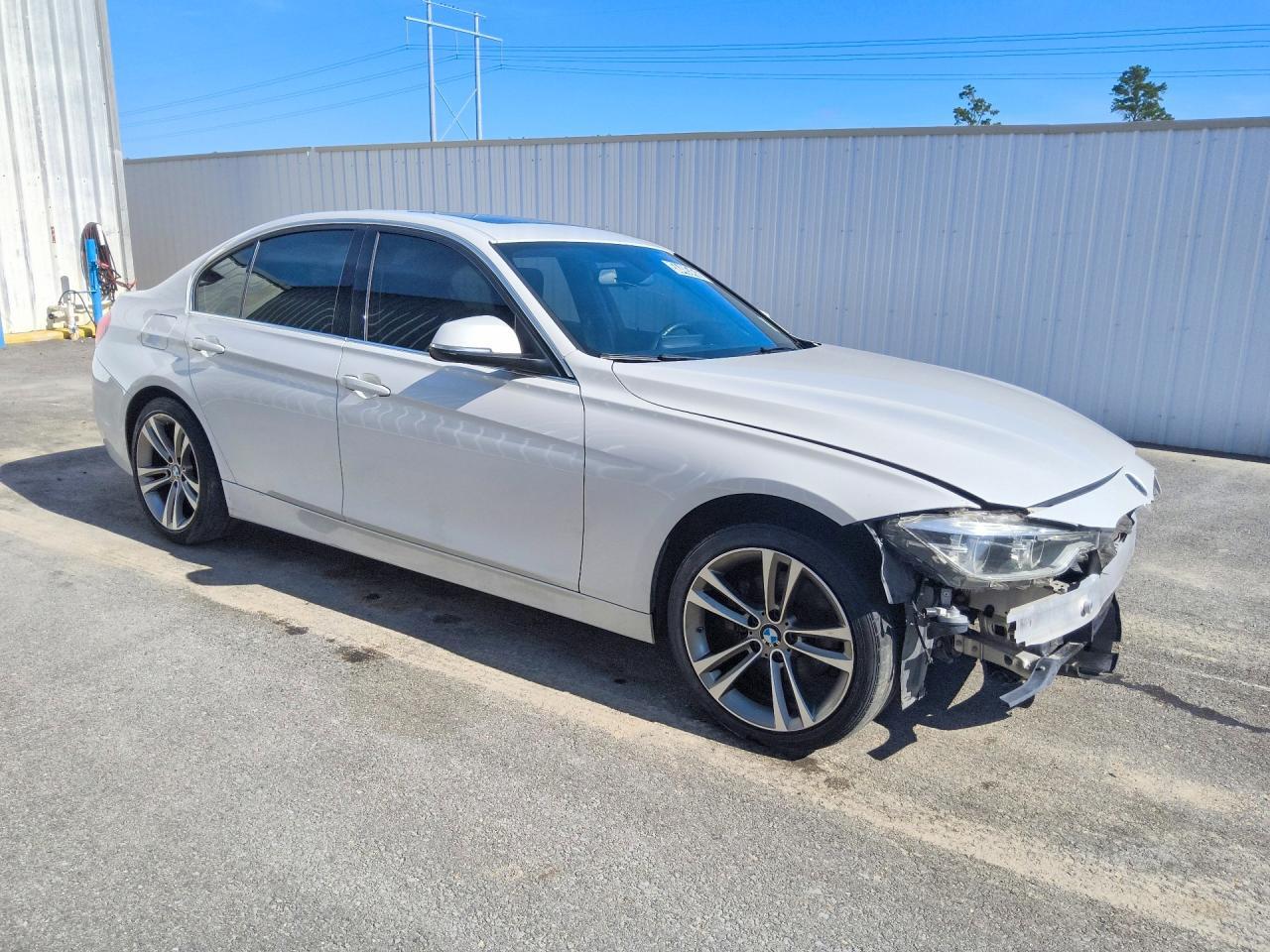 2017 BMW 330 I - zdjęcie 4