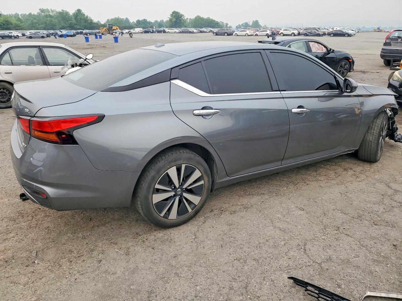 2022 Nissan Altima Sl - zdjęcie 3