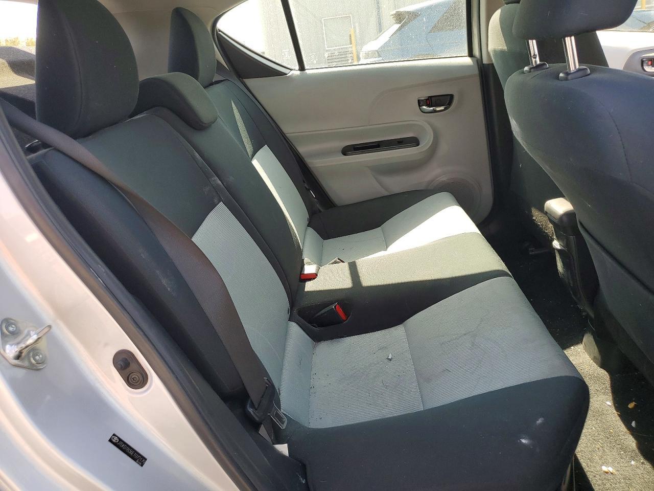 2014 Toyota Prius C Three - zdjęcie 10