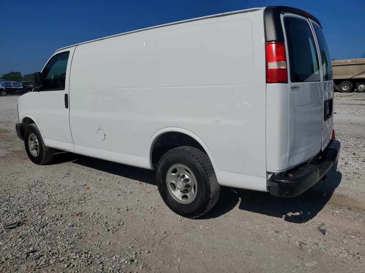 2015 Chevrolet Express G2500 - zdjęcie 2