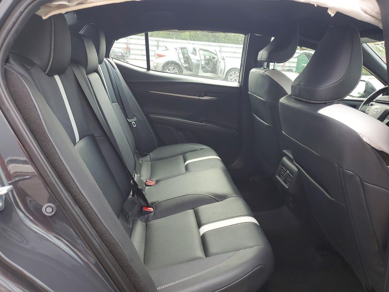 2025 Toyota Camry Se - zdjęcie 10