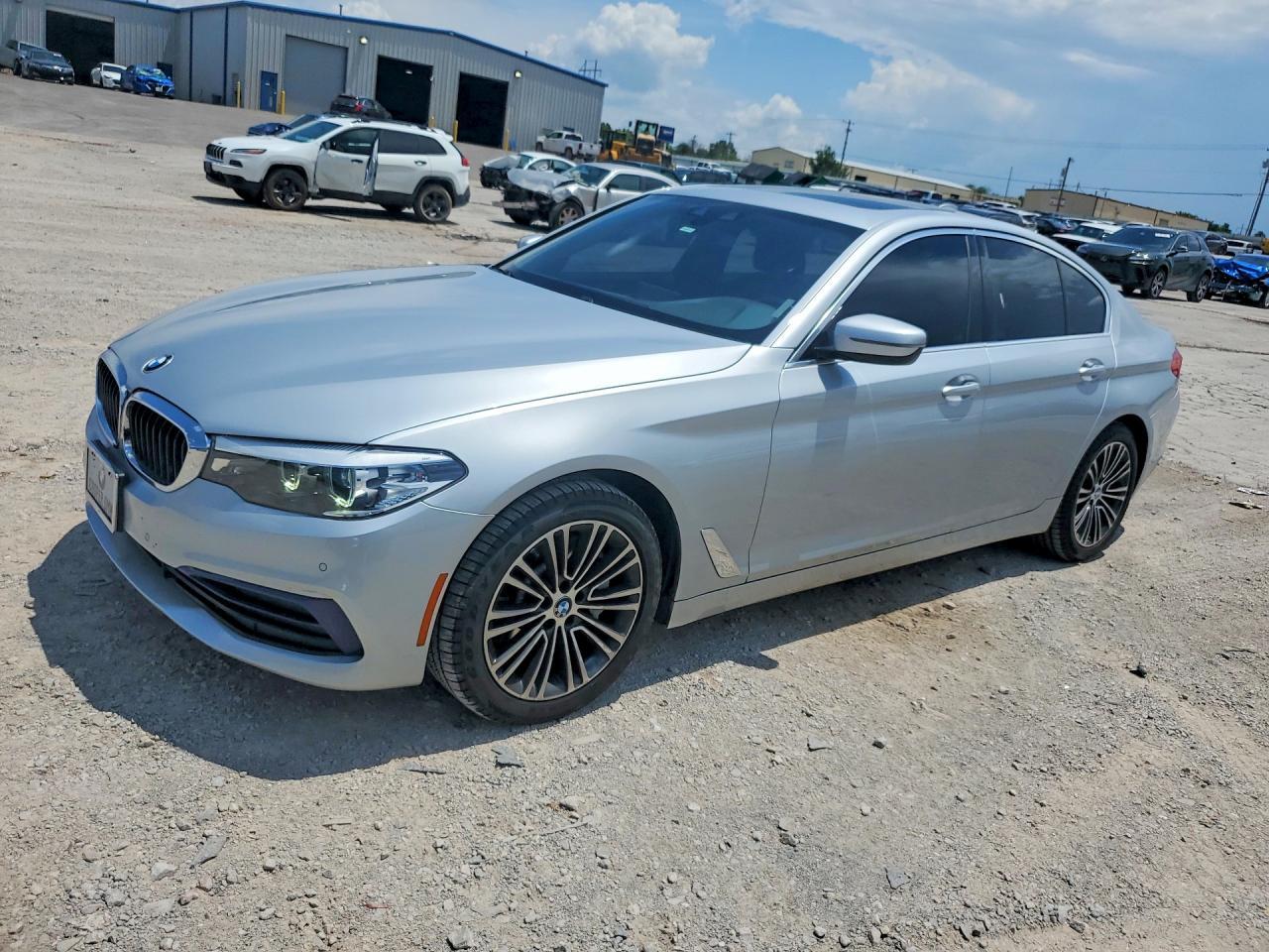 2019 BMW 530 Xi - zdjęcie główne