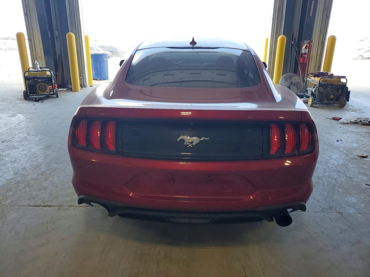 2021 Ford Mustang - zdjęcie 6