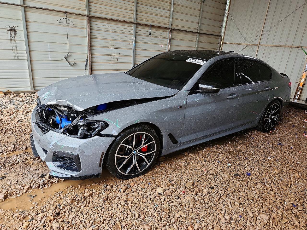 2021 BMW Seria 5 M550i - zdjęcie główne
