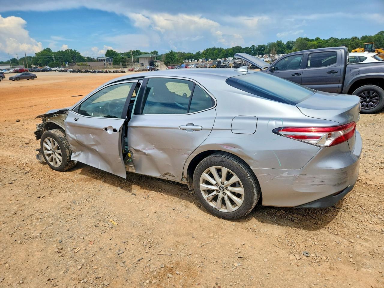 2019 Toyota Camry Le - zdjęcie 2