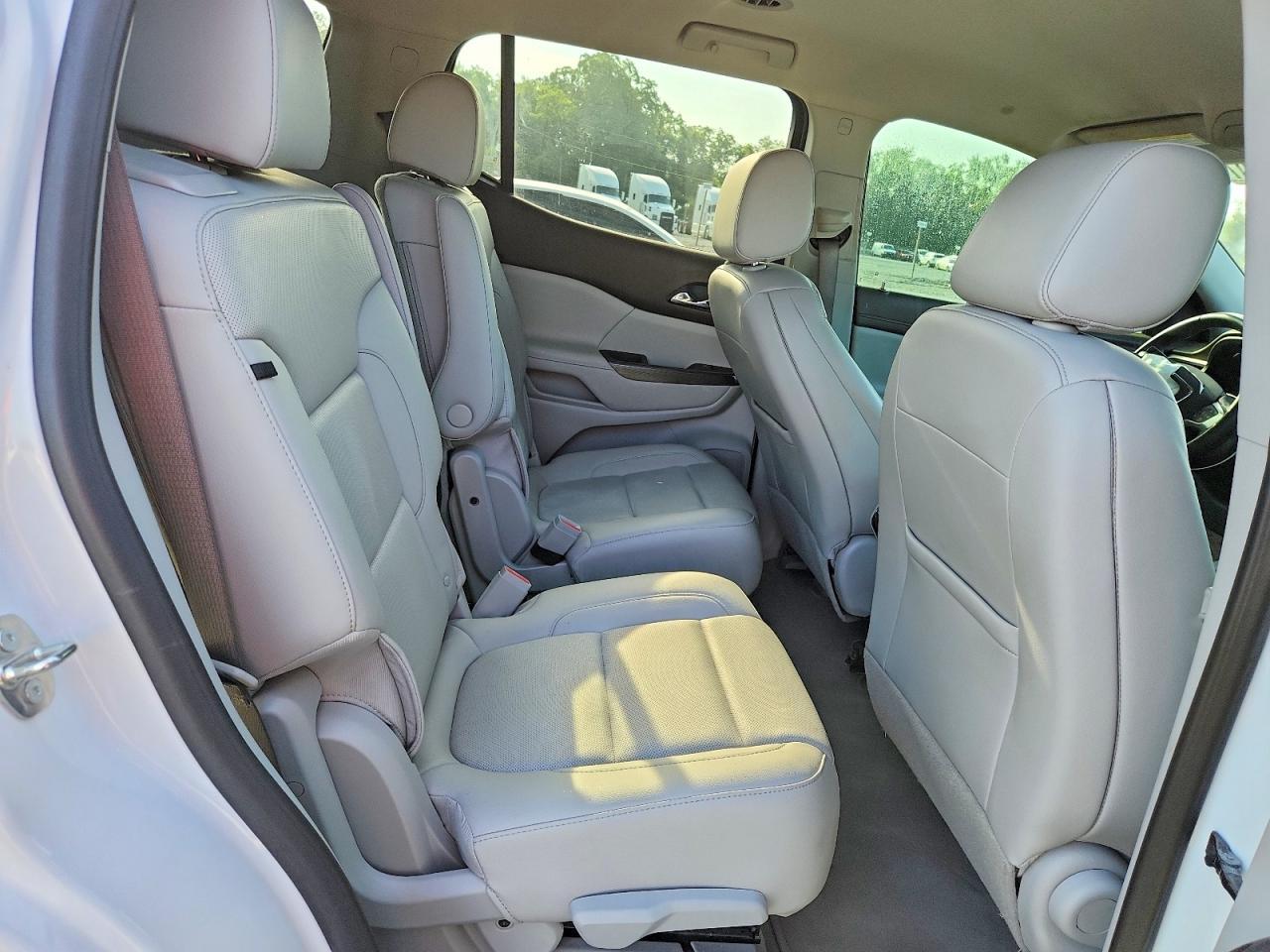 2023 GMC Acadia Slt - zdjęcie 11