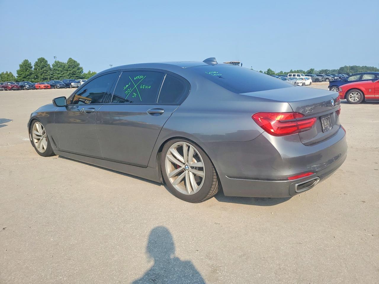 2016 BMW Seria 7 750i - zdjęcie 2