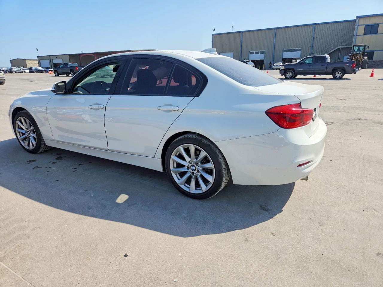 2018 BMW 320 I - zdjęcie 2