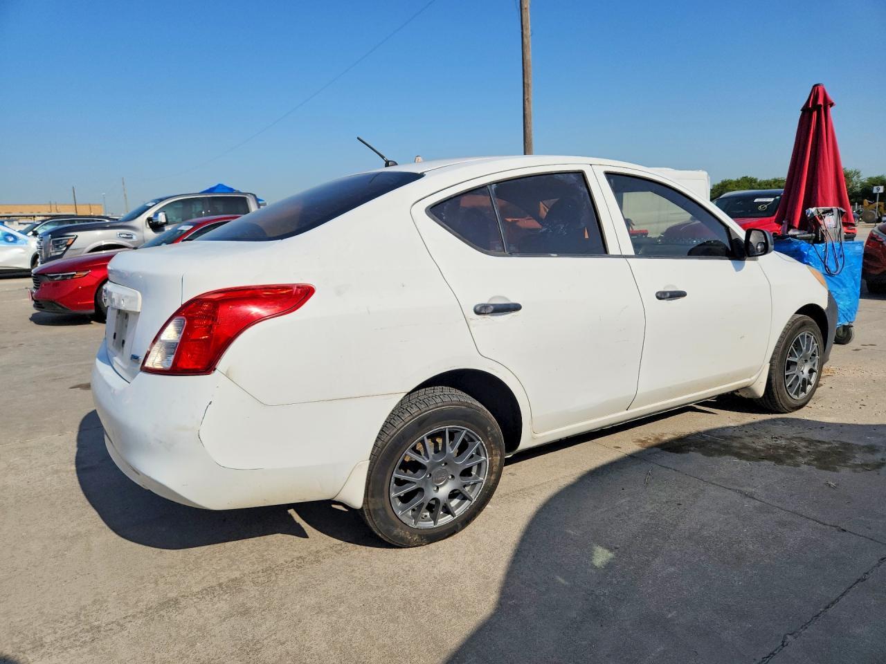 2013 Nissan Versa 1.6 S - zdjęcie 3
