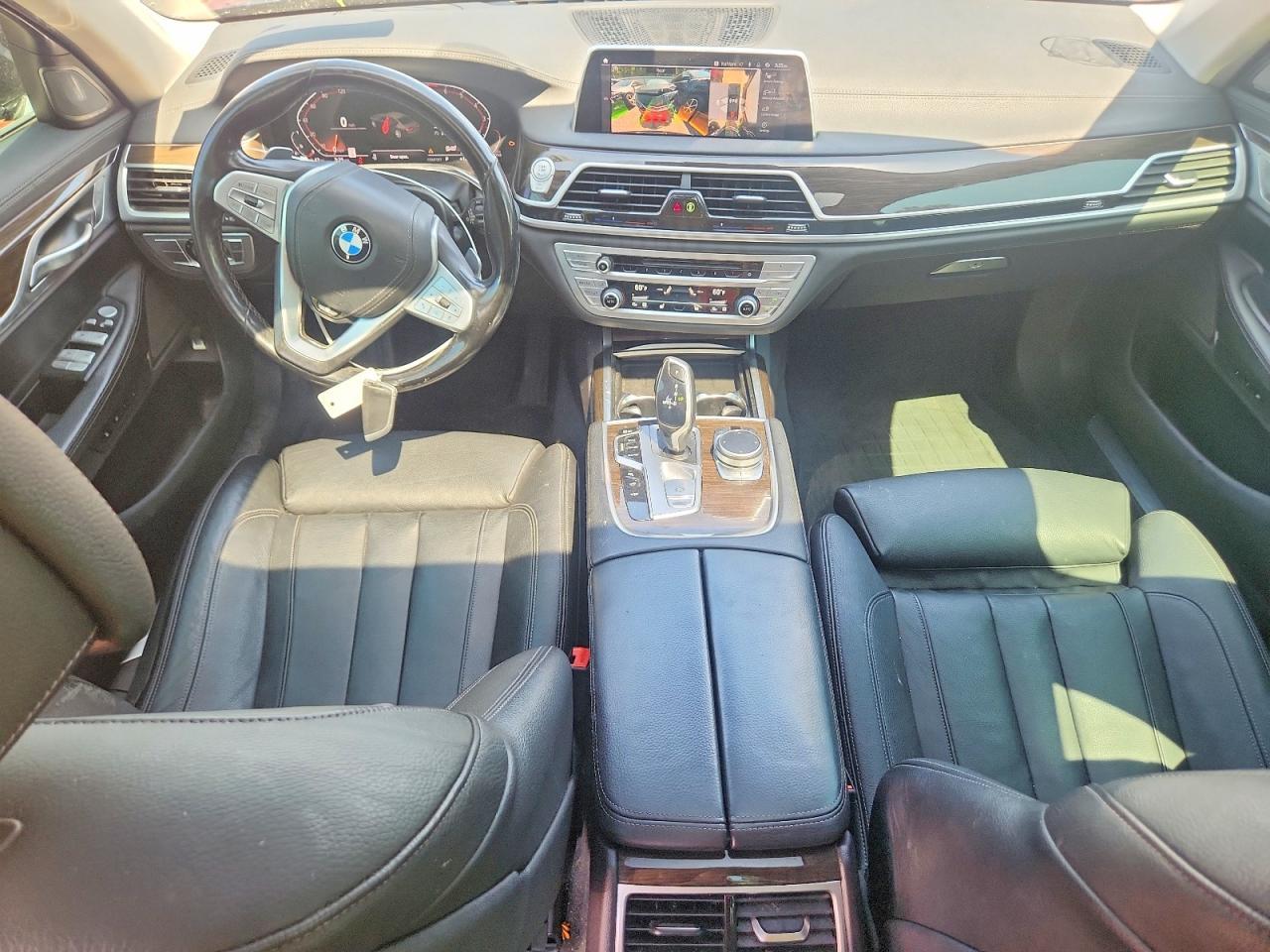 2020 BMW Seria 7 740i - zdjęcie 8