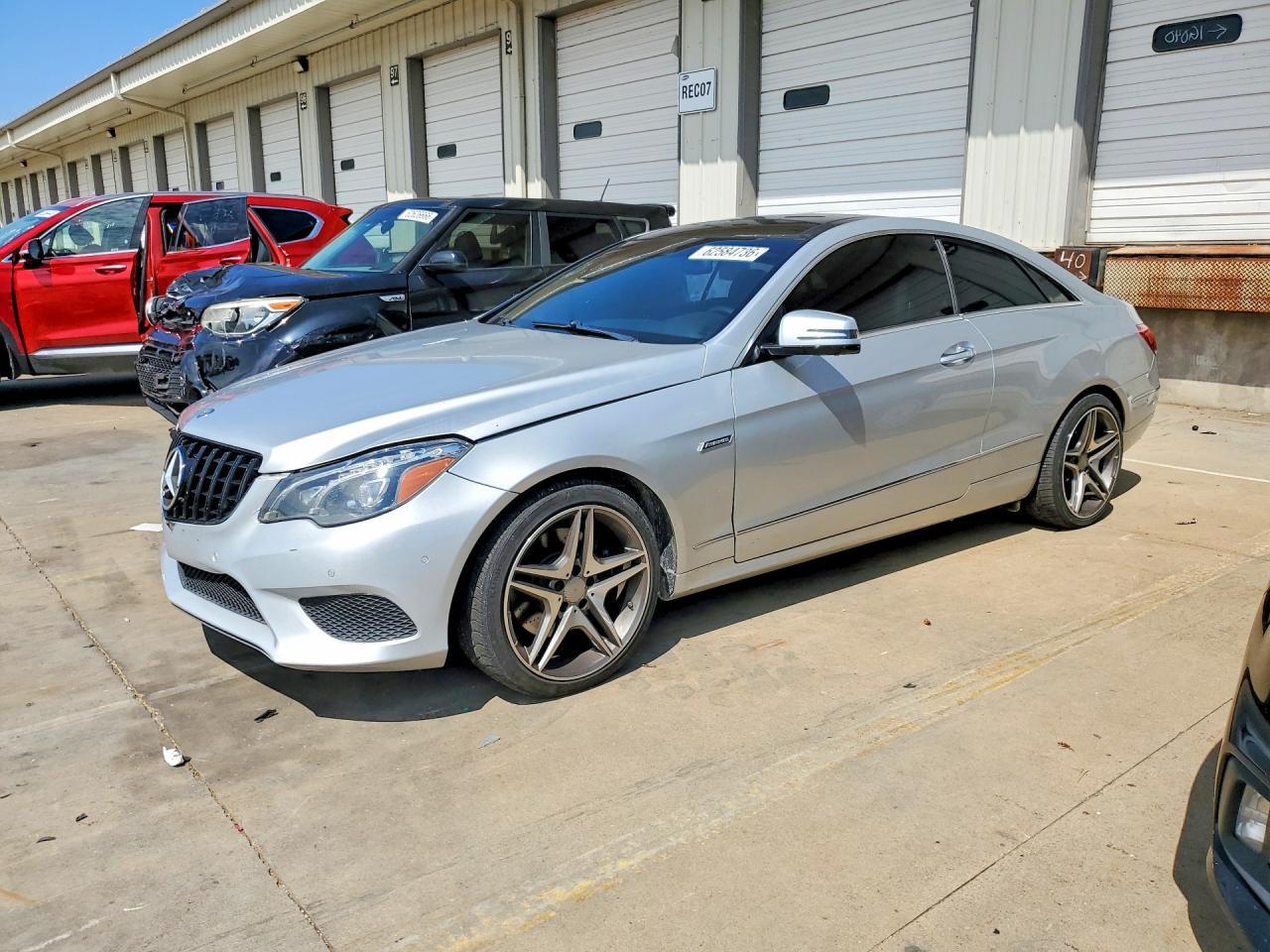 2014 Mercedes-Benz E 350 - zdjęcie główne