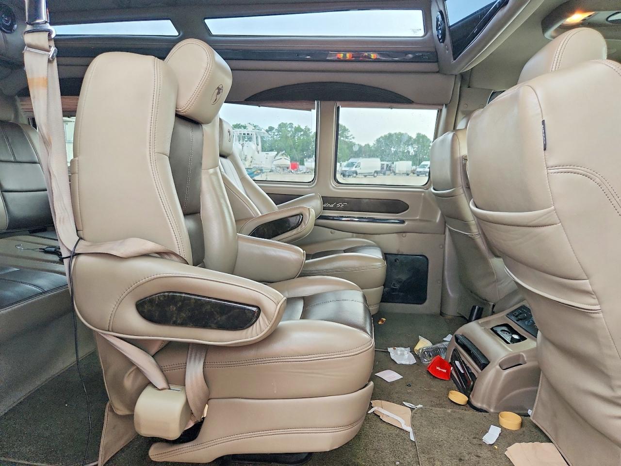 2017 Chevrolet Express G2500 - zdjęcie 11