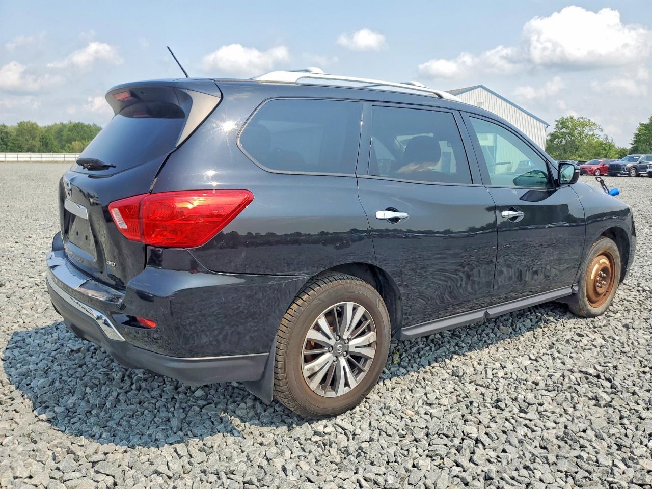 2017 Nissan Pathfinder S - zdjęcie 3