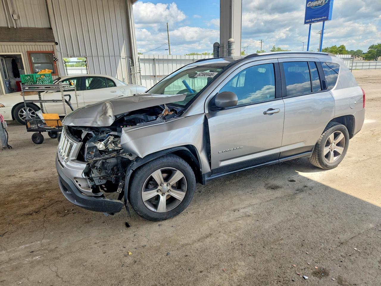 2016 Jeep Compass Latitude - zdjęcie główne