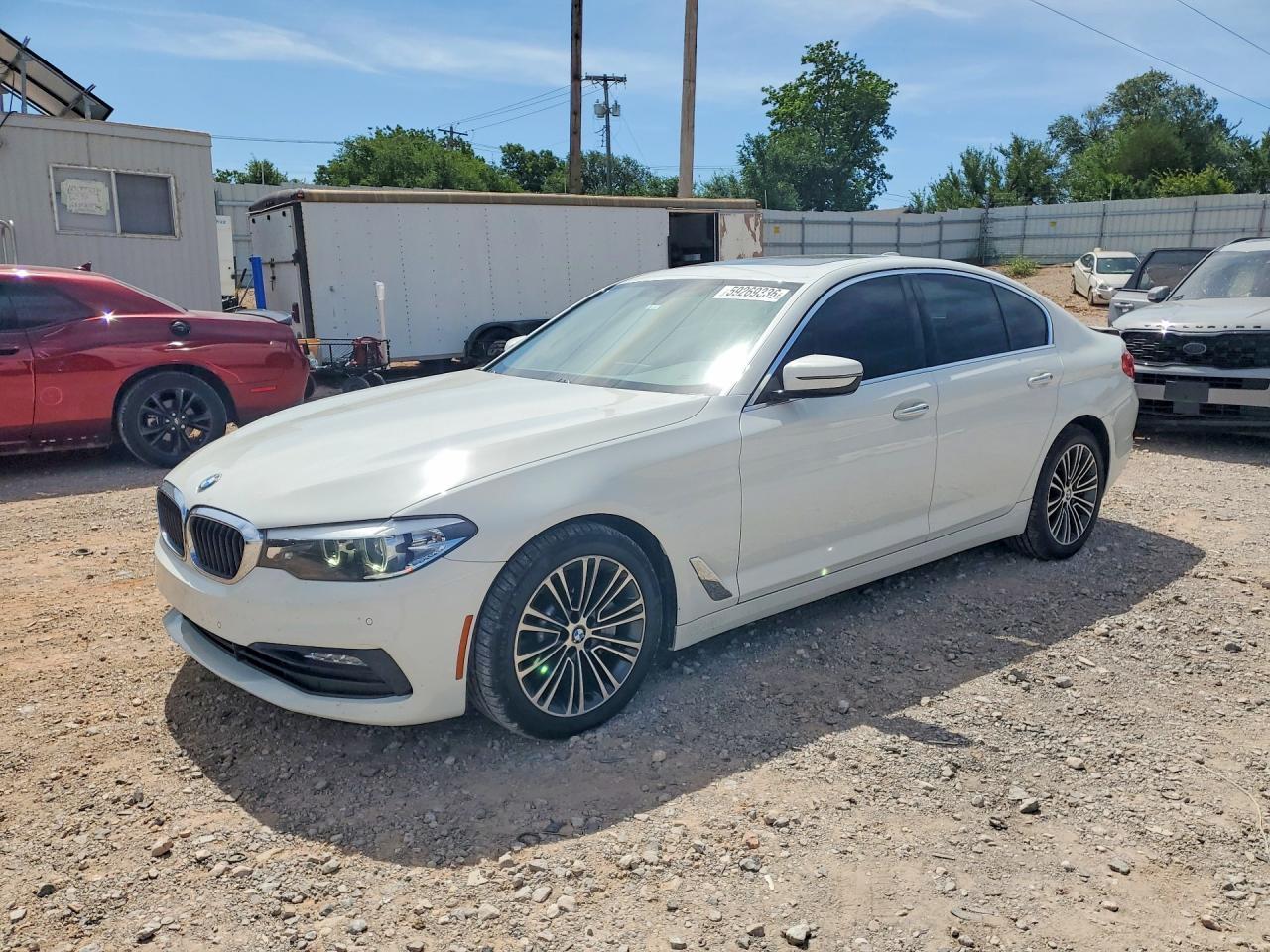 2018 BMW Seria 5 540i - zdjęcie główne