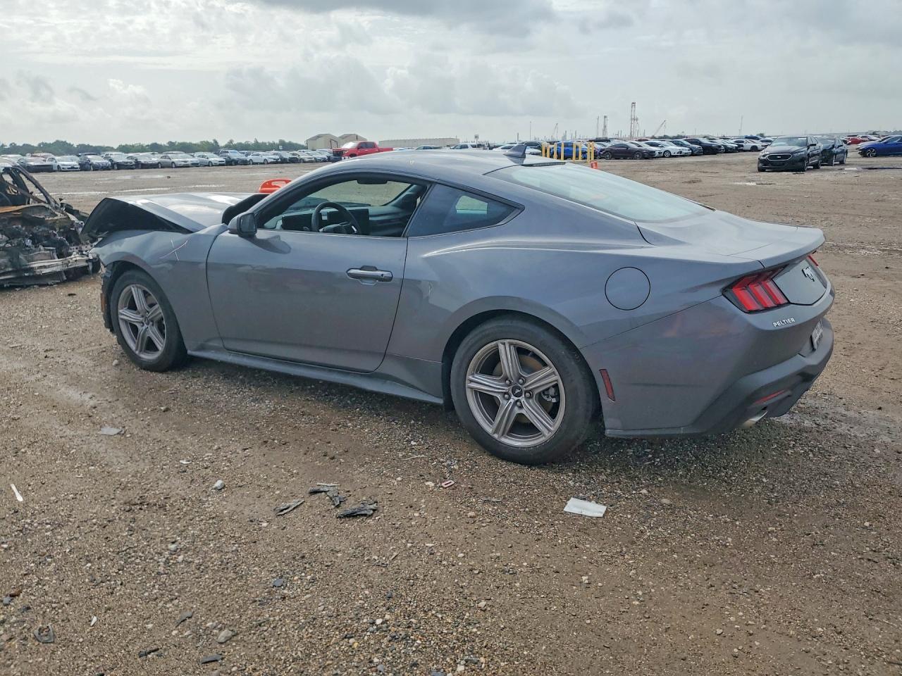 2026 Ford Mustang - zdjęcie 2