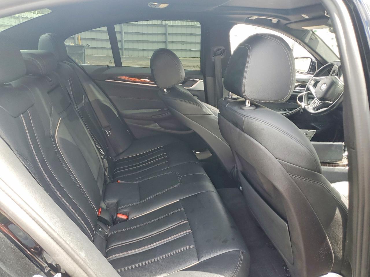 2019 BMW 530 I - zdjęcie 10