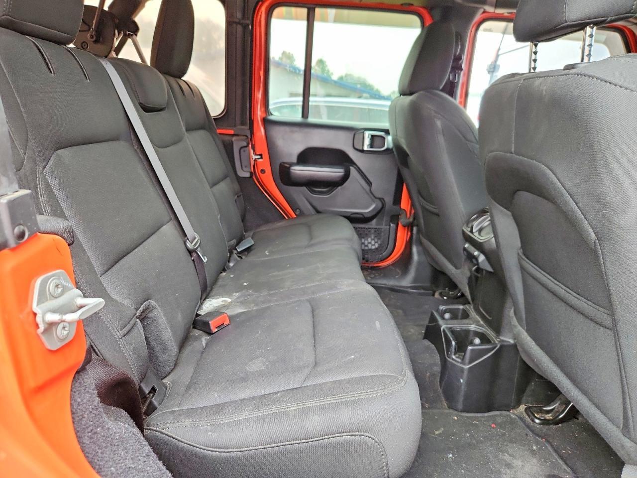 2020 Jeep Wrangler Unlimited Sport - zdjęcie 10